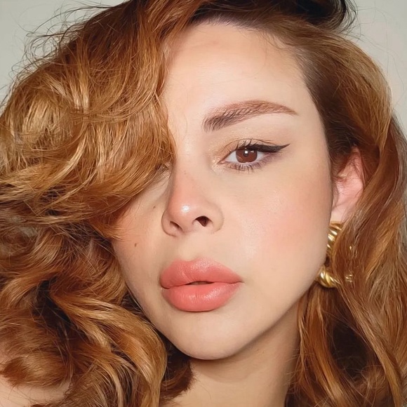 GLOSSIER G Suit Soft Touch Lip Creme CURVE - Picture 2 of 11